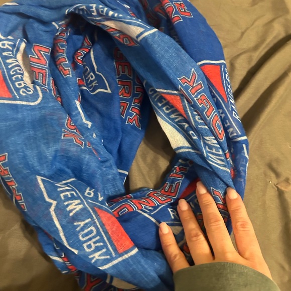 {NEW YORK RANGERS} Infinity Scarf - Picture 4 of 5